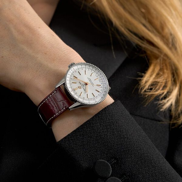 Navitimer 32 mm quartz en acier inoxydable et diamants